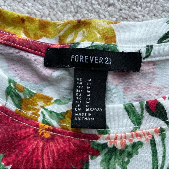 Forever 21 | Women’s Graphic Cropped T-Shirt | SMALL - Picture 2 of 5